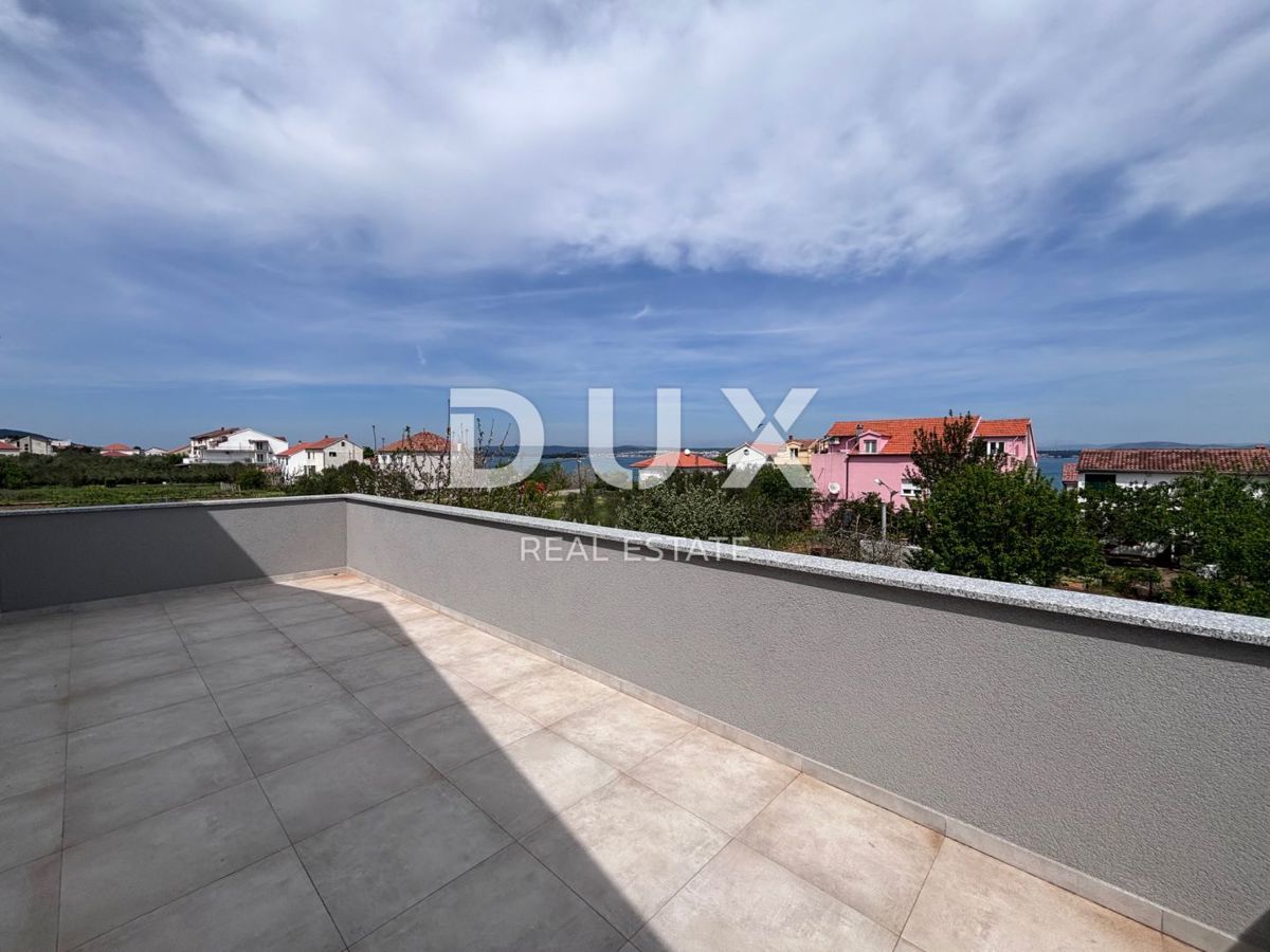 ISOLA DI PAŠMAN, TKON - Casa a due piani con vista mare in pessime condizioni