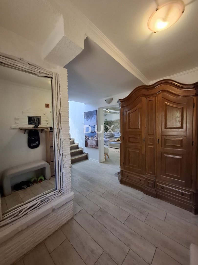 ISTRIA, PARENZO - Casa bifamiliare vicino a Parenzo