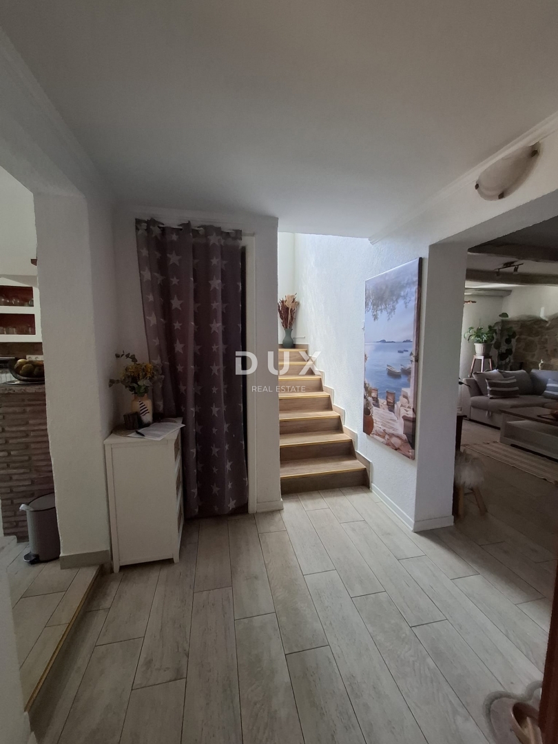 ISTRIA, PARENZO - Casa bifamiliare vicino a Parenzo