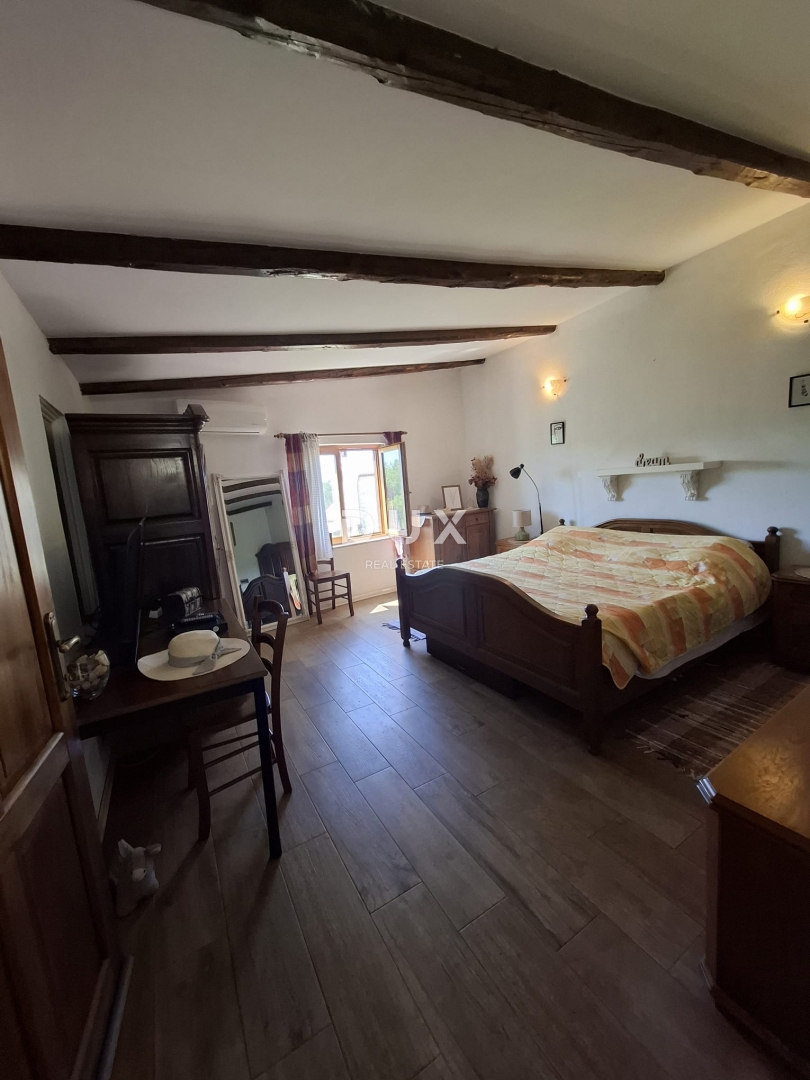 ISTRIA, PARENZO - Casa bifamiliare vicino a Parenzo