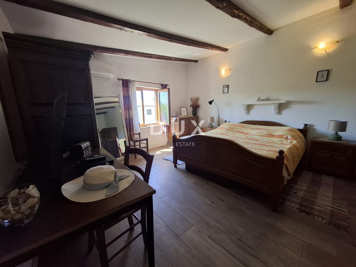 ISTRIA, PARENZO - Casa bifamiliare vicino a Parenzo