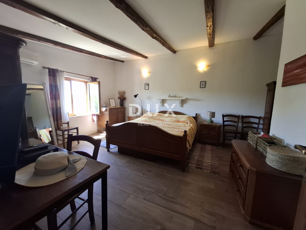 ISTRIA, PARENZO - Casa bifamiliare vicino a Parenzo