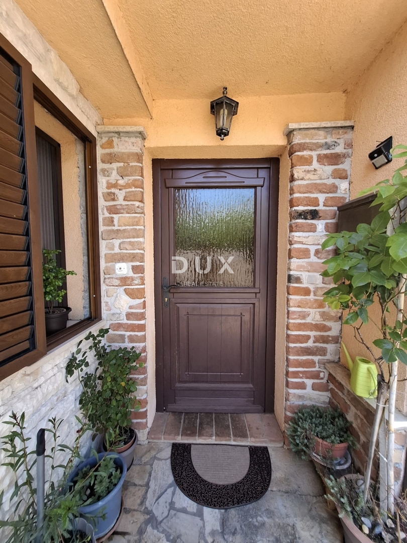 ISTRIA, PARENZO - Casa bifamiliare vicino a Parenzo