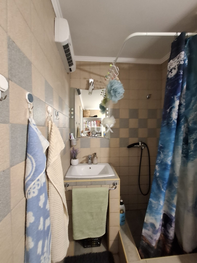 ISTRIA, PARENZO - Casa bifamiliare vicino a Parenzo