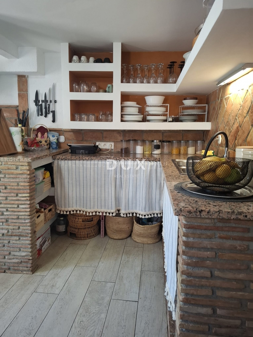 ISTRIA, PARENZO - Casa bifamiliare vicino a Parenzo