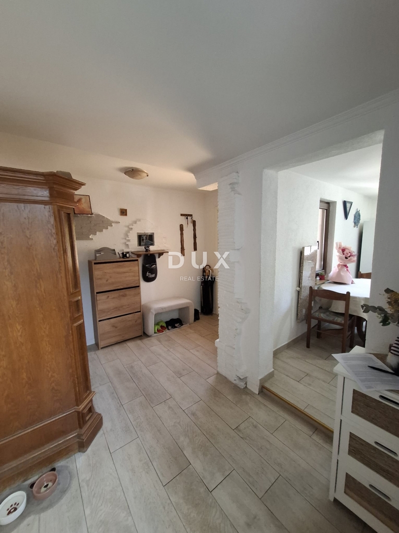 ISTRIA, PARENZO - Casa bifamiliare vicino a Parenzo