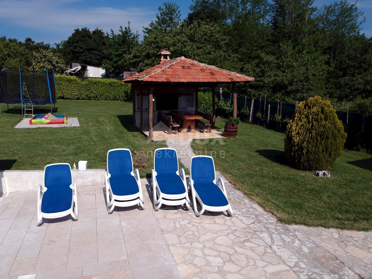 ISTRIA, KAROJBA - Casa con ampio giardino e vista