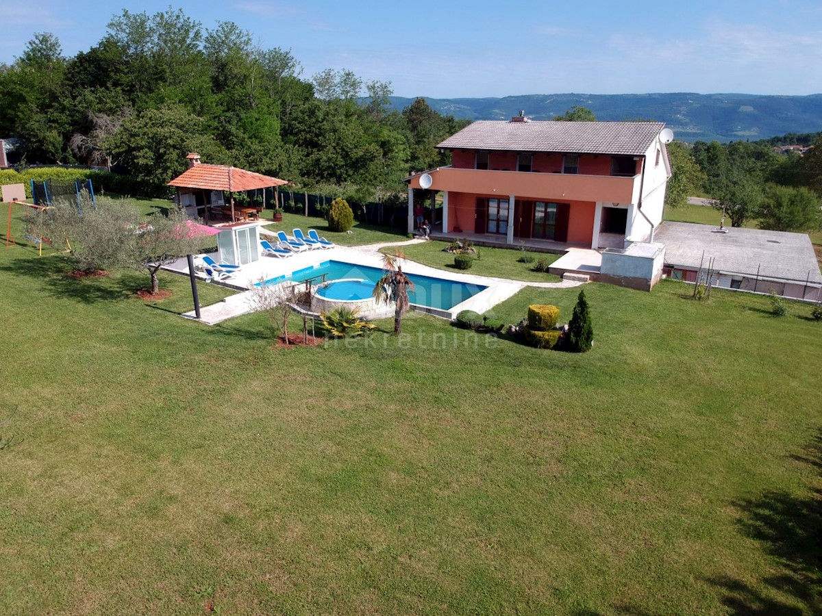 ISTRIA, KAROJBA - Casa con ampio giardino e vista