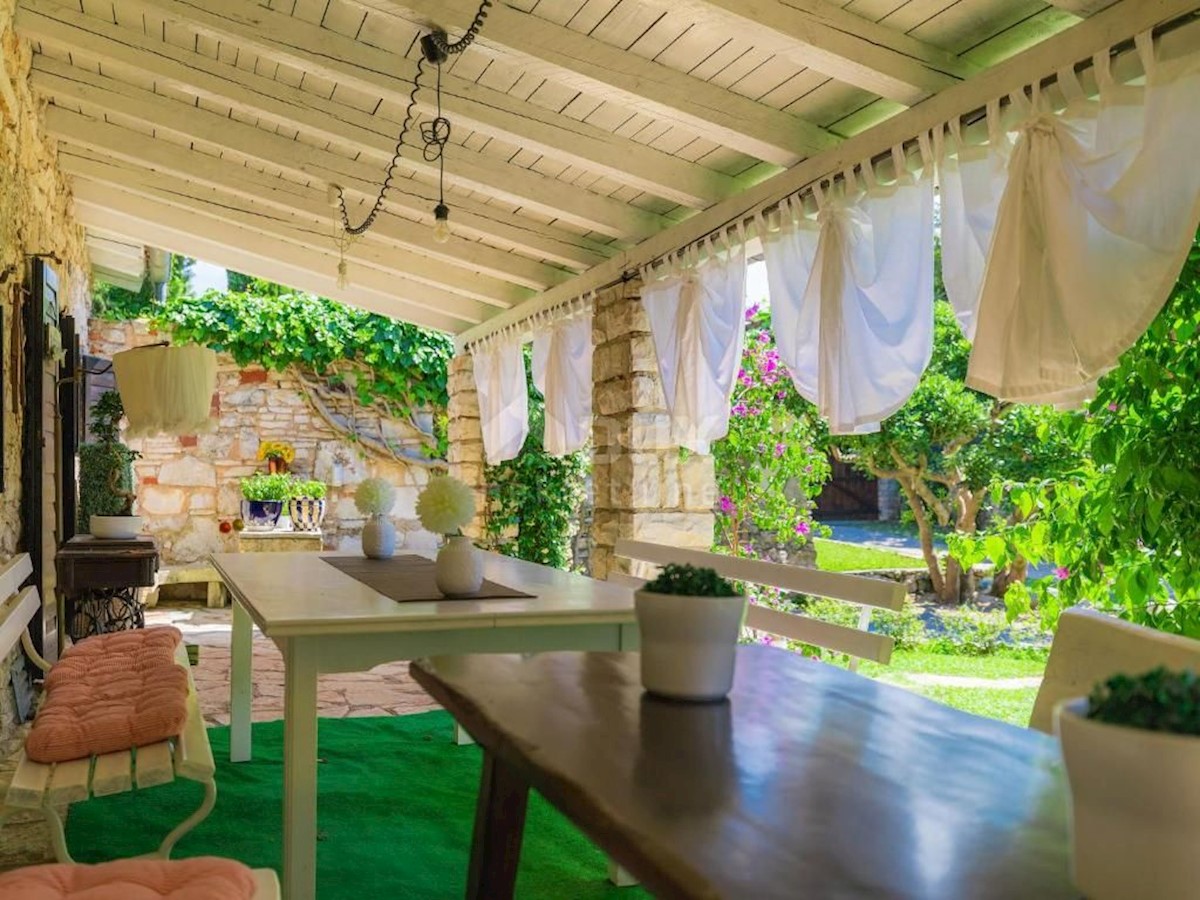 ISTRIA, UMAG Bella proprietà con casa e bungalow a 250 m dal mare