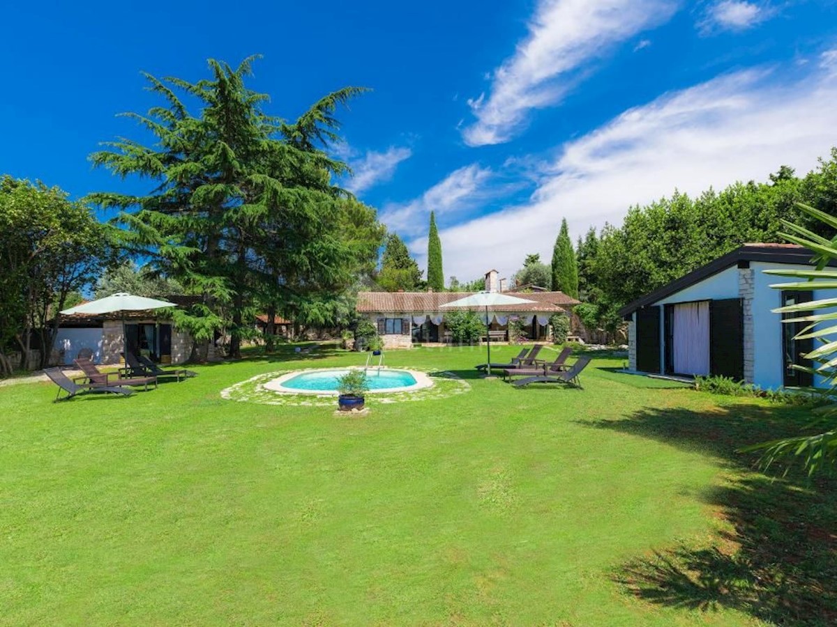 ISTRIA, UMAG Bella proprietà con casa e bungalow a 250 m dal mare