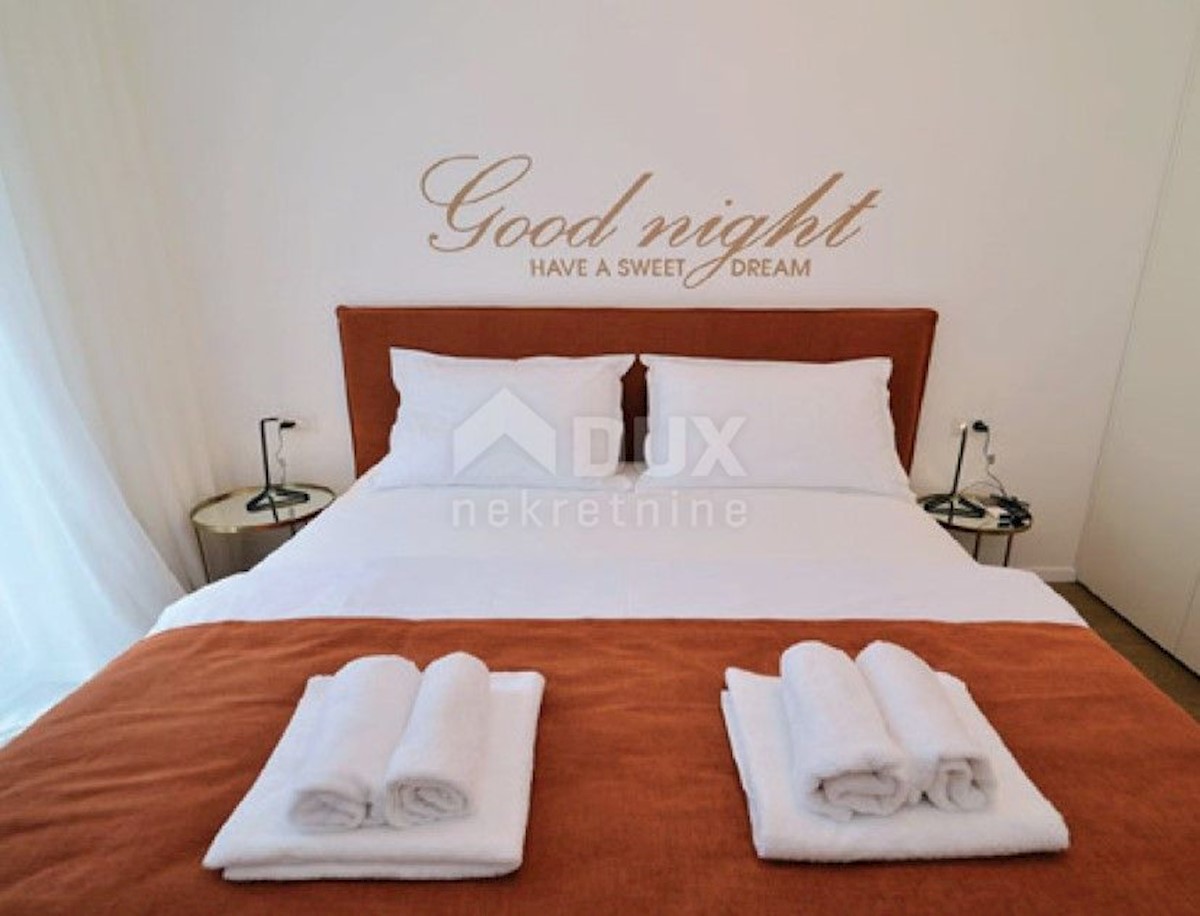 LOVRAN - Villa con piscina prima fila al mare