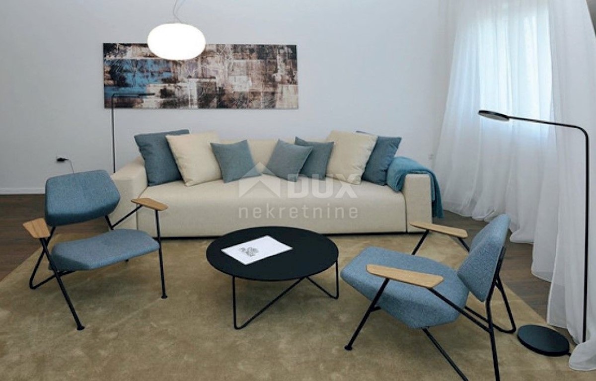 LOVRAN - Villa con piscina prima fila al mare