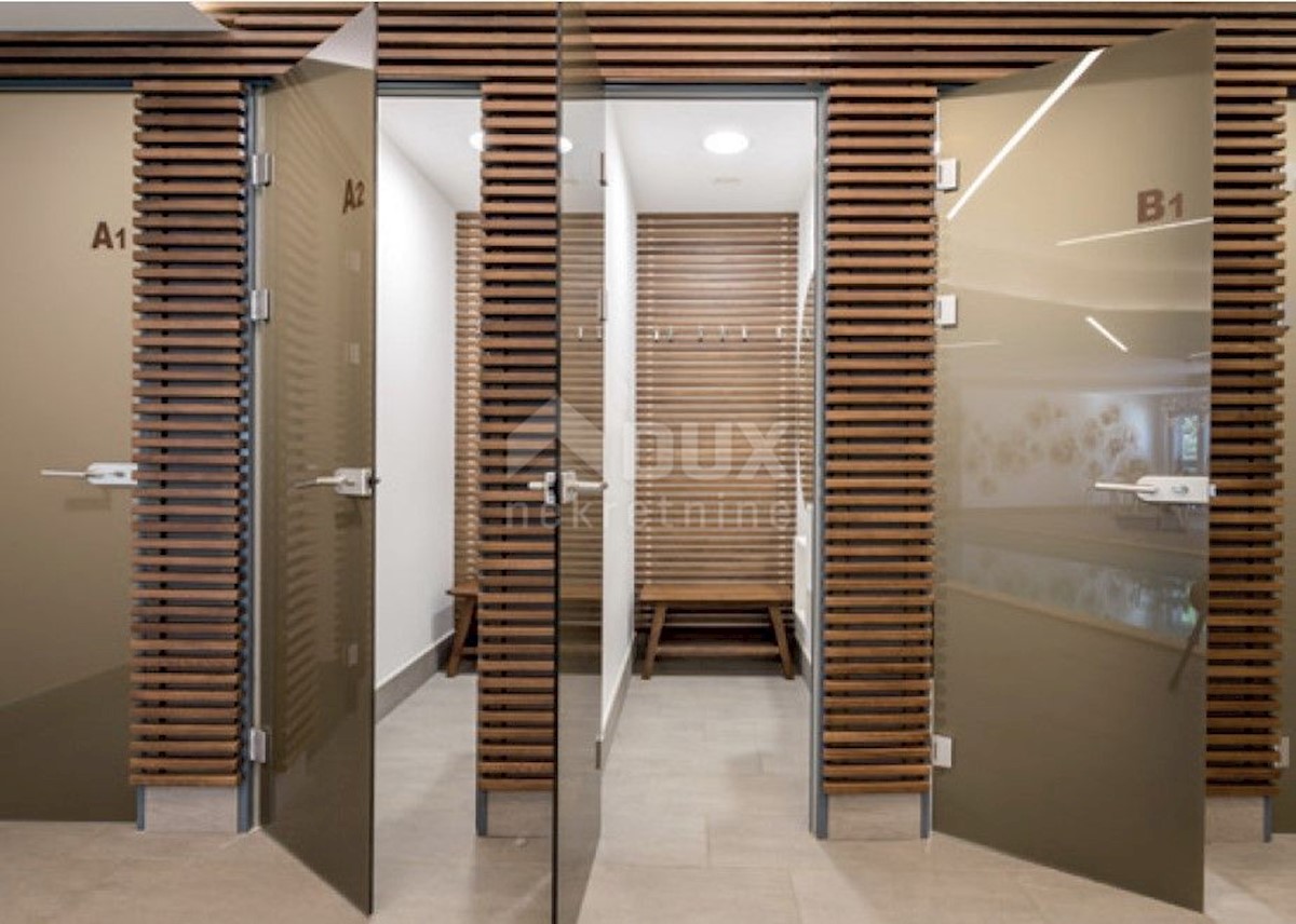 LOVRAN - Villa con piscina prima fila al mare