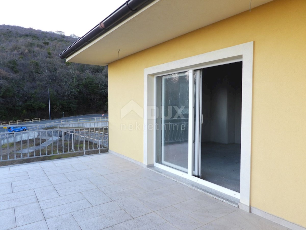 OPATIJA, POBRI - casa indipendente 580m2 con vista mare + giardino 3200m2