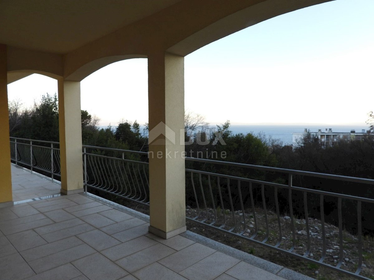 OPATIJA, POBRI - casa indipendente 580m2 con vista mare + giardino 3200m2