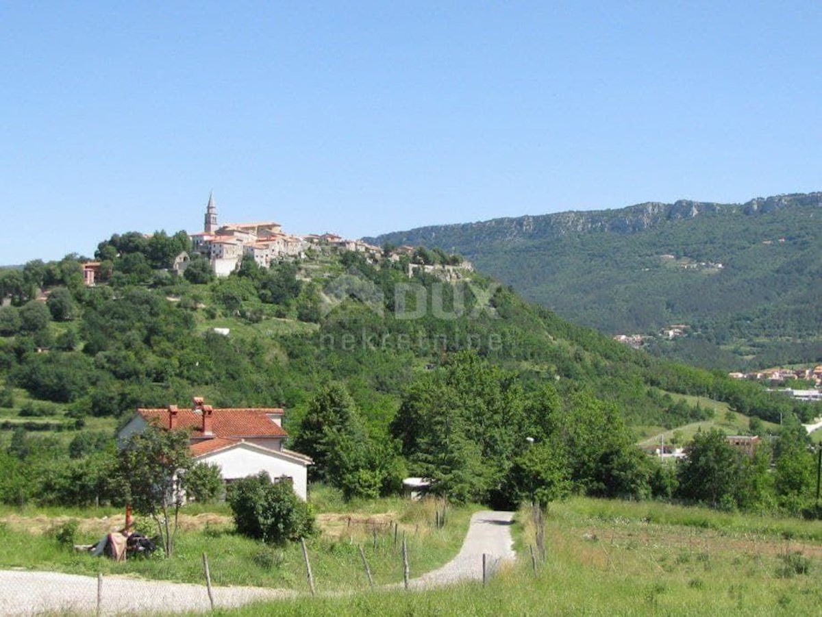 ISTRIA, BUZET - Progetto di una villa moderna con vista sulle bellezze naturali dell'Istria