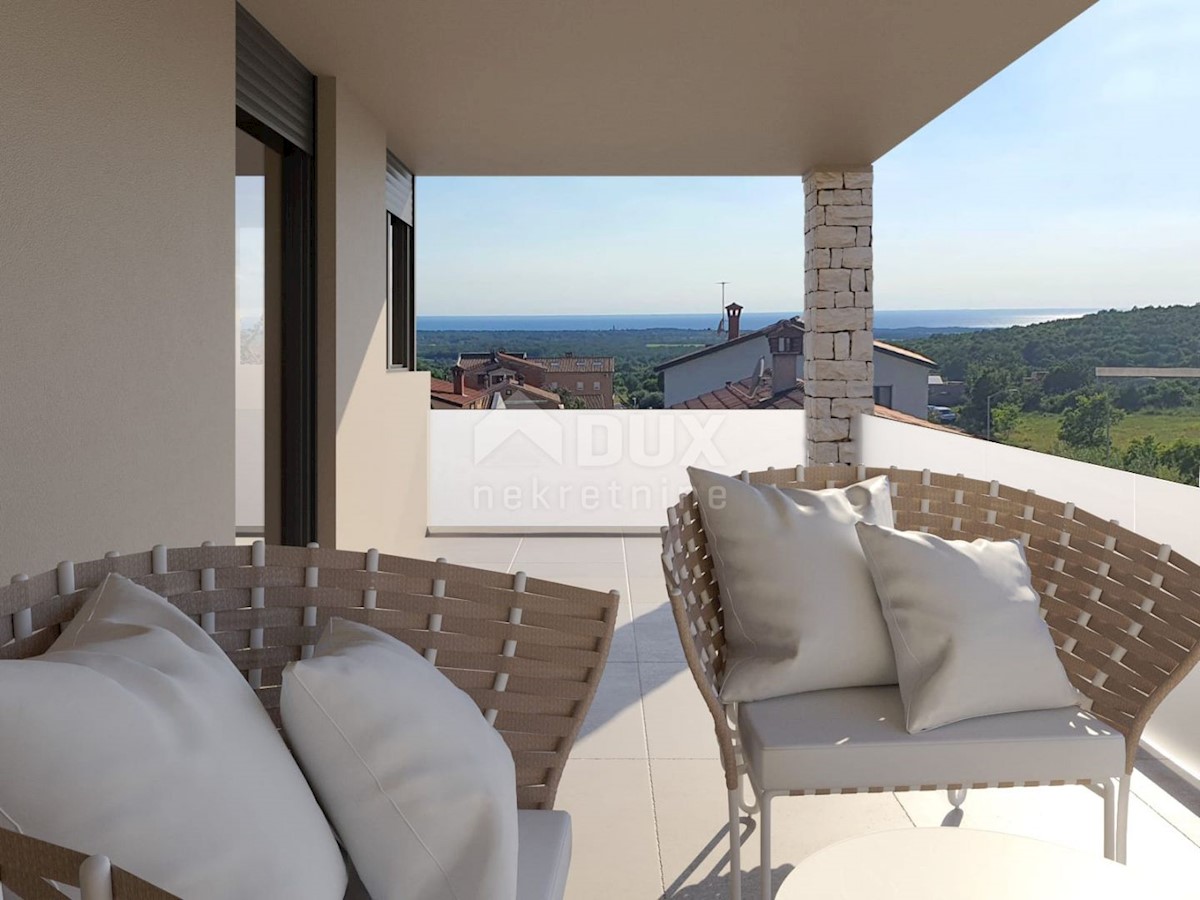 ISTRIA, POREČ - Casa bifamiliare con piscina e splendida vista sul mare