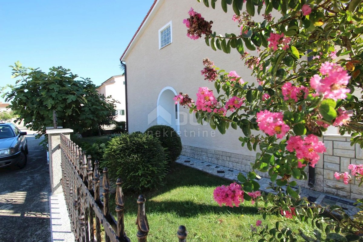 ISTRIA, POREČ - Palazzina non lontano dal centro e dalle bellissime spiagge