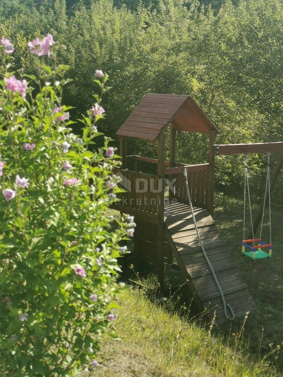 ISTRIA, BUZET (dintorni) - Palazzina con piscina circondata dalla pace e dalla natura