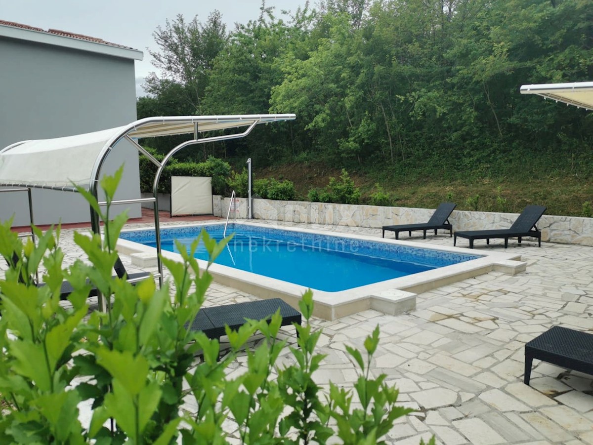 ISTRIA, BUZET (dintorni) - Palazzina con piscina circondata dalla pace e dalla natura