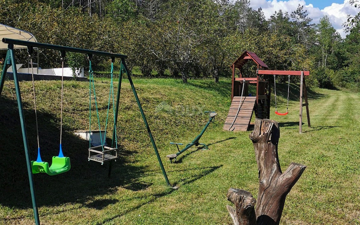 ISTRIA, BUZET (dintorni) - Palazzina con piscina circondata dalla pace e dalla natura