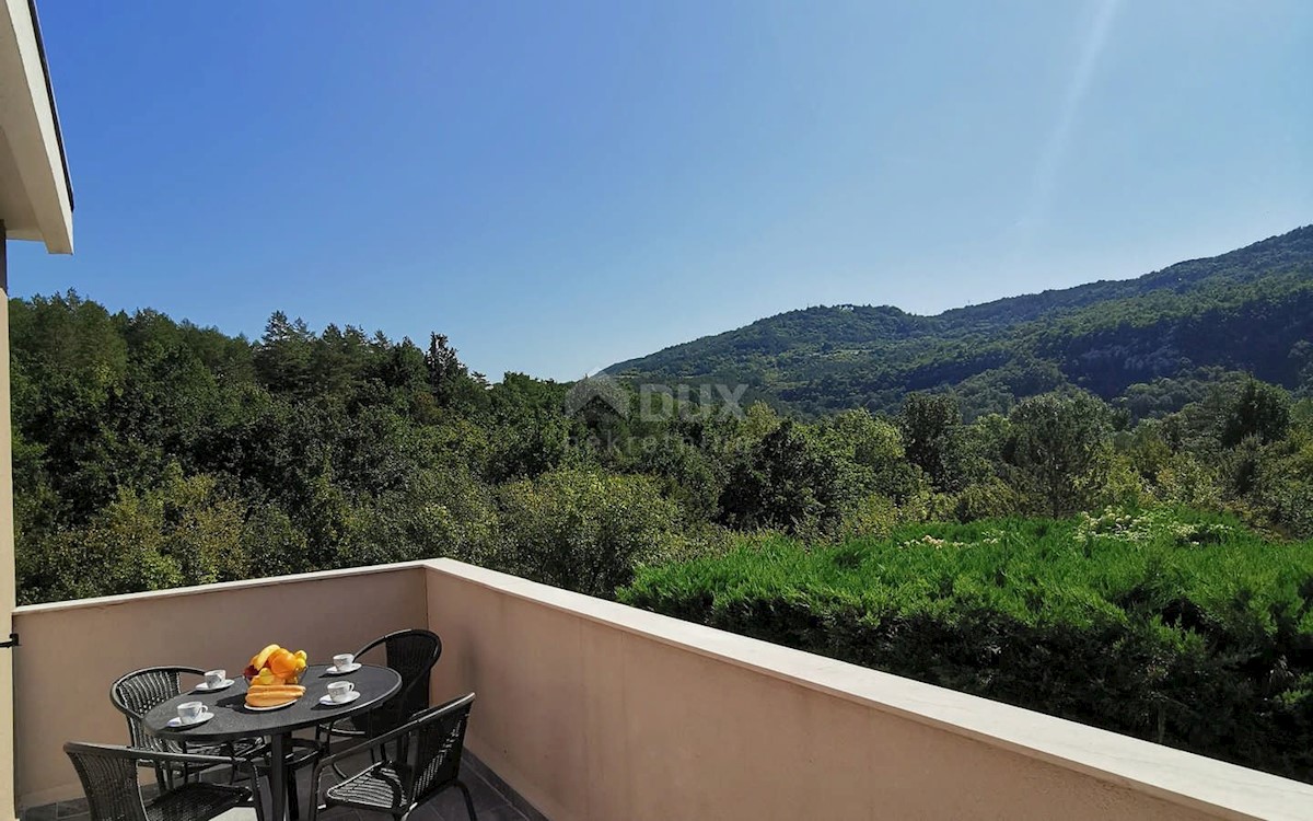 ISTRIA, BUZET (dintorni) - Palazzina con piscina circondata dalla pace e dalla natura