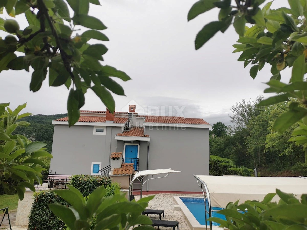 ISTRIA, BUZET (dintorni) - Palazzina con piscina circondata dalla pace e dalla natura