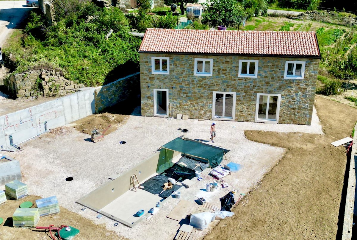 ISTRIA, MOMJAN - Casa in pietra d'Istria con vista sul mare