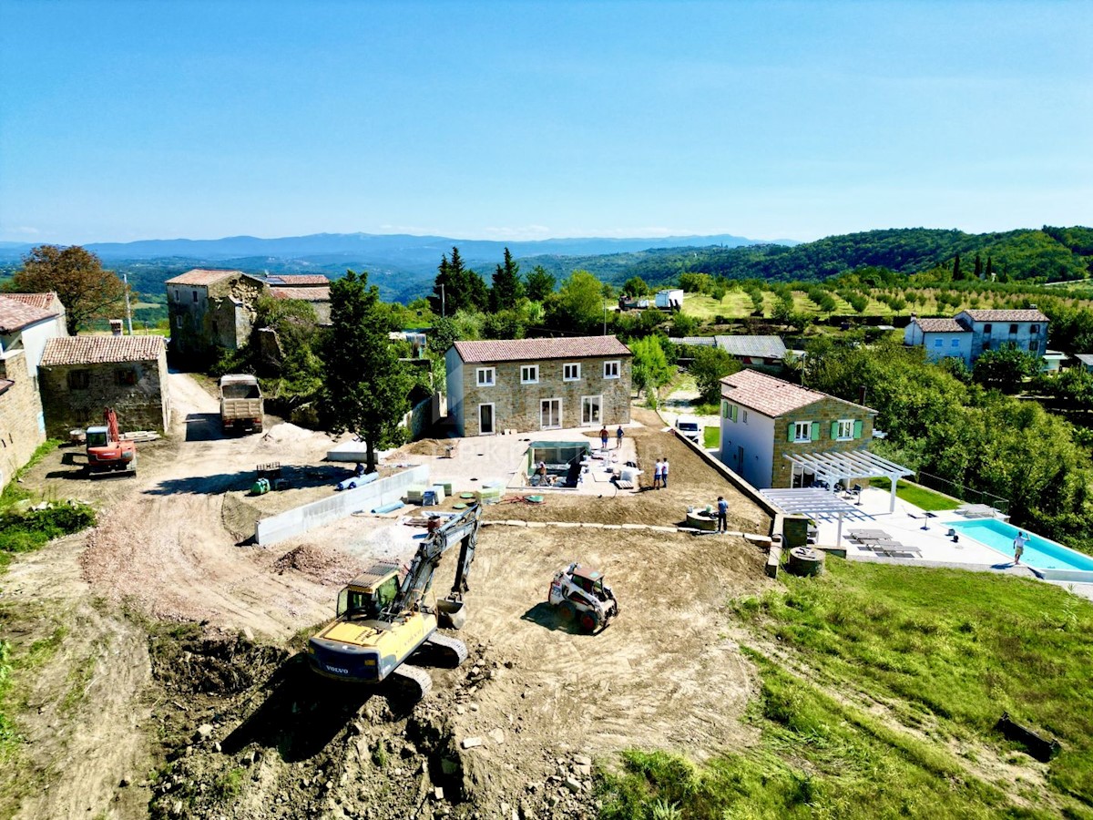 ISTRIA, MOMJAN - Casa in pietra d'Istria con vista sul mare