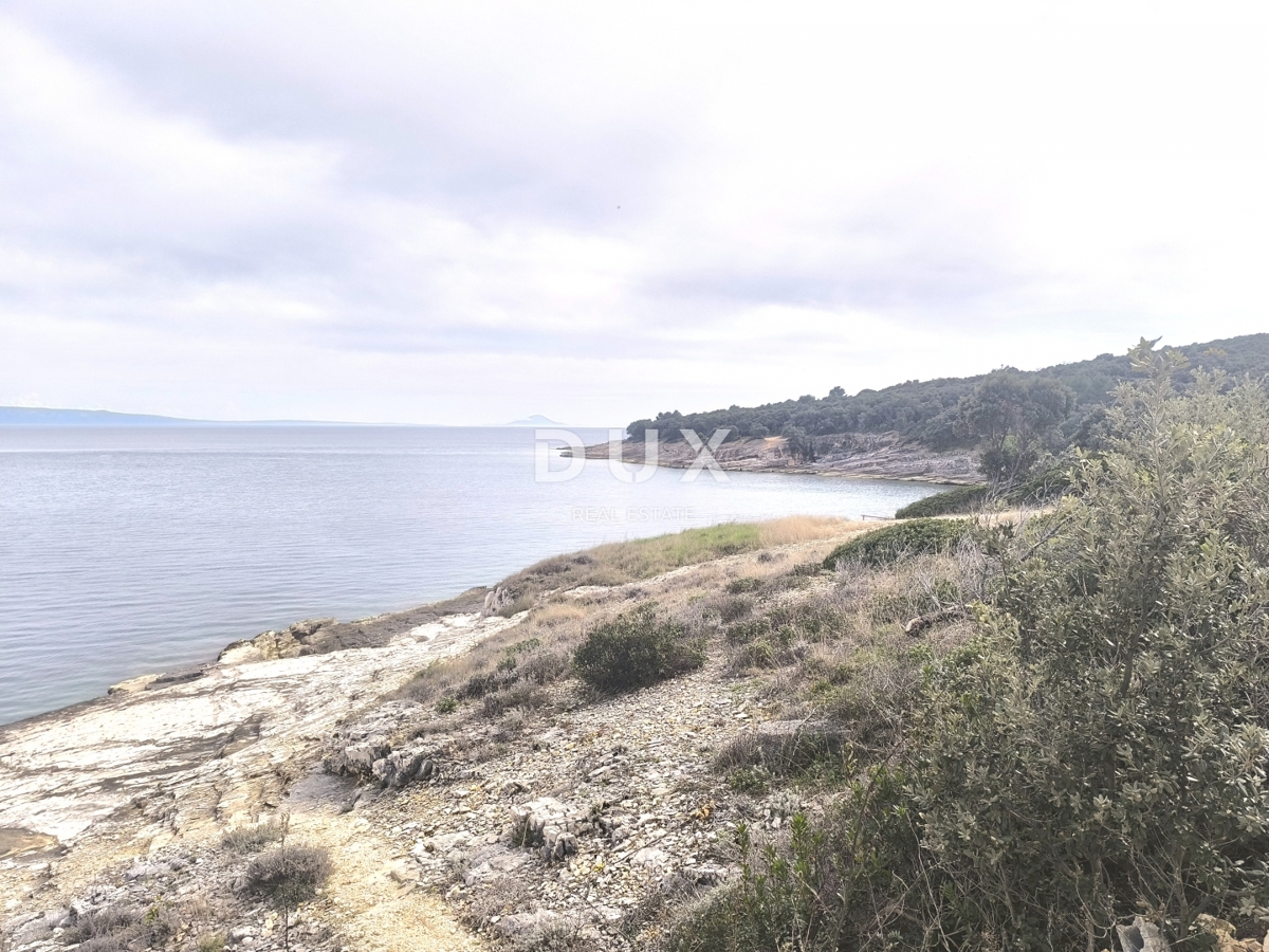 ISTRIA, PERUŠKI - Terreno per il fine settimana, a 30 metri dal mare!