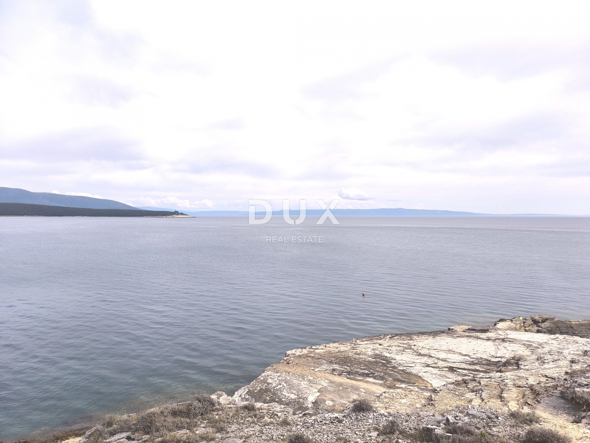 ISTRIA, PERUŠKI - Terreno per il fine settimana, a 30 metri dal mare!