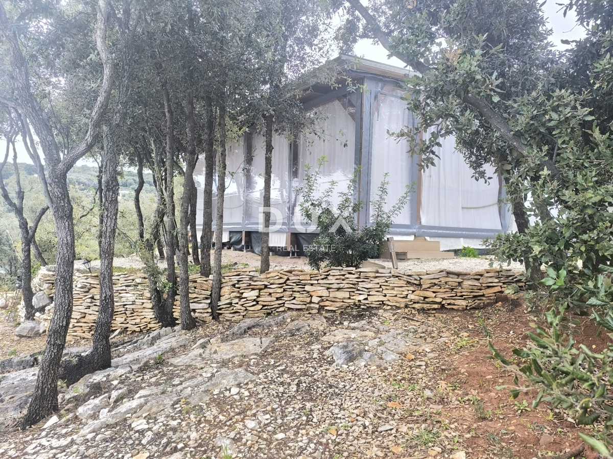 ISTRIA, PERUŠKI - Terreno per il fine settimana, a 30 metri dal mare!