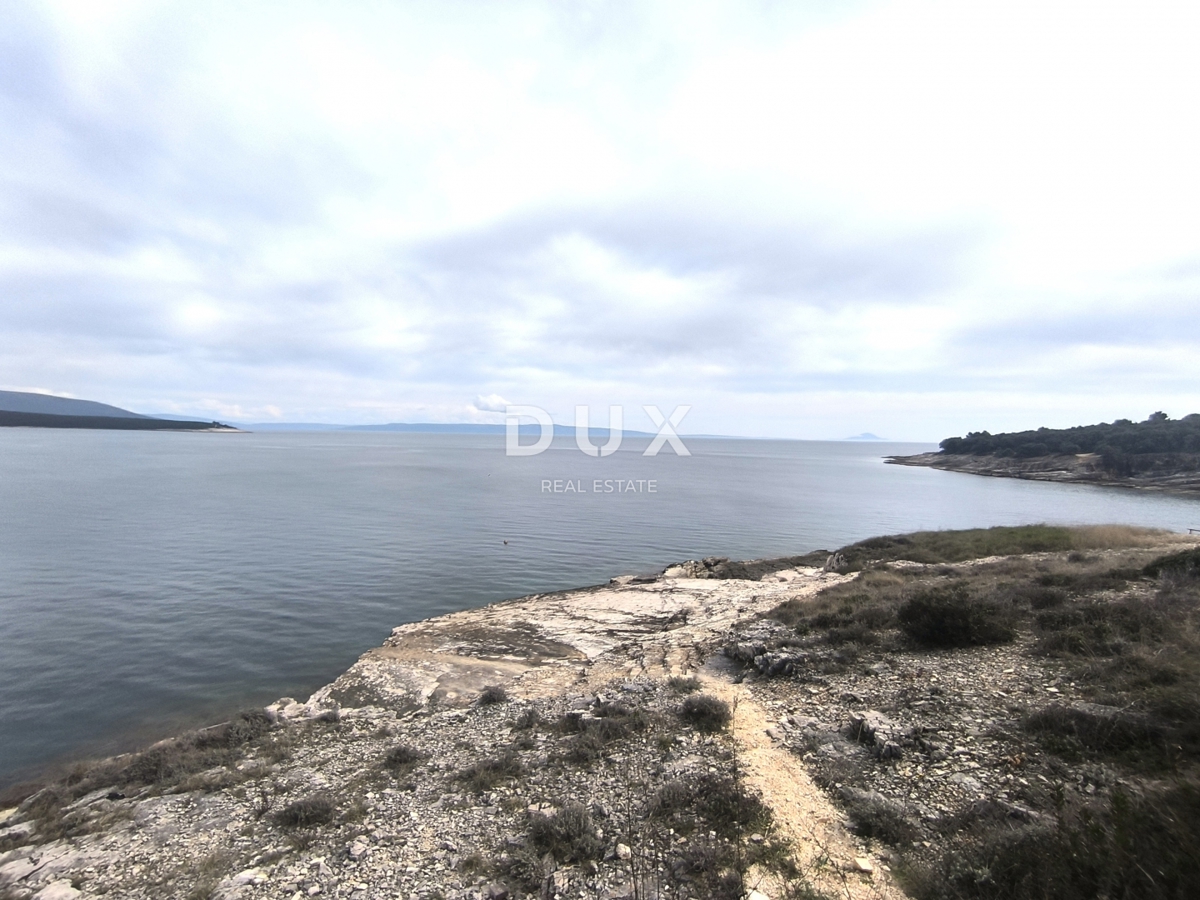 ISTRIA, PERUŠKI - Terreno per il fine settimana, a 30 metri dal mare!