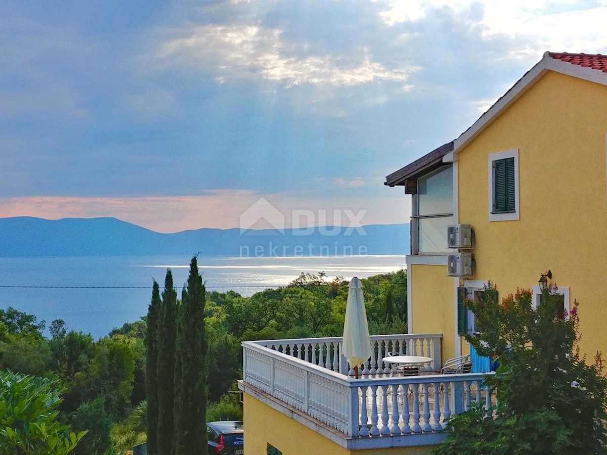 ISTRIA, RABAC - Spaziosa casa con piscina