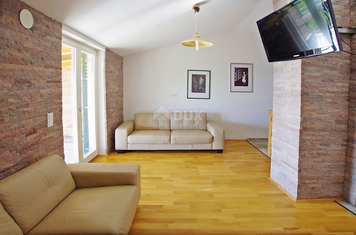 ISTRIA, RABAC - Spaziosa casa con piscina