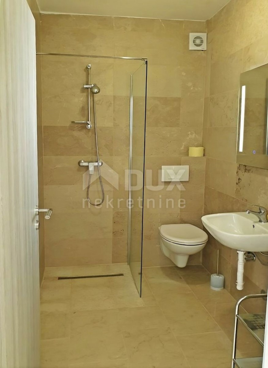 ISTRIA, RABAC - Spaziosa casa con piscina