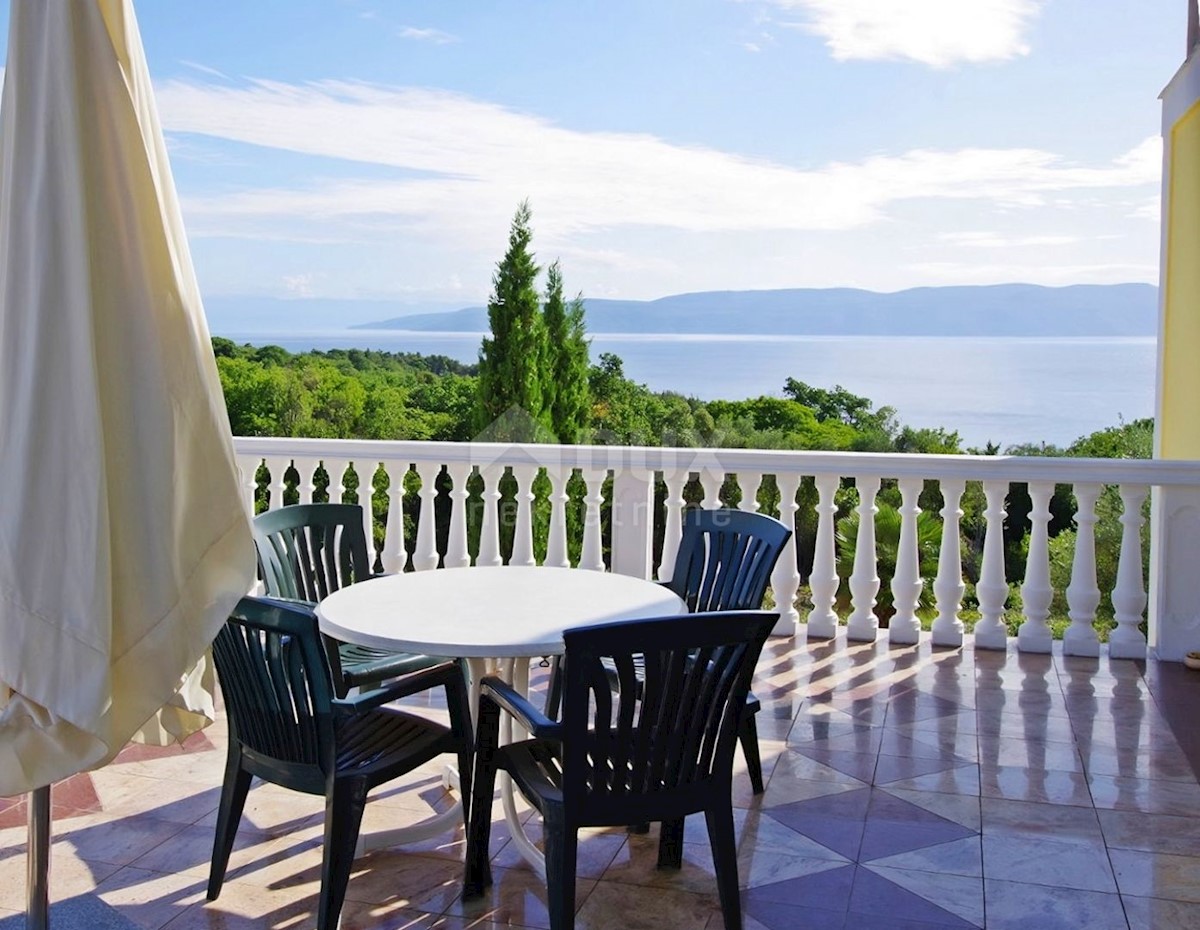 ISTRIA, RABAC - Spaziosa casa con piscina