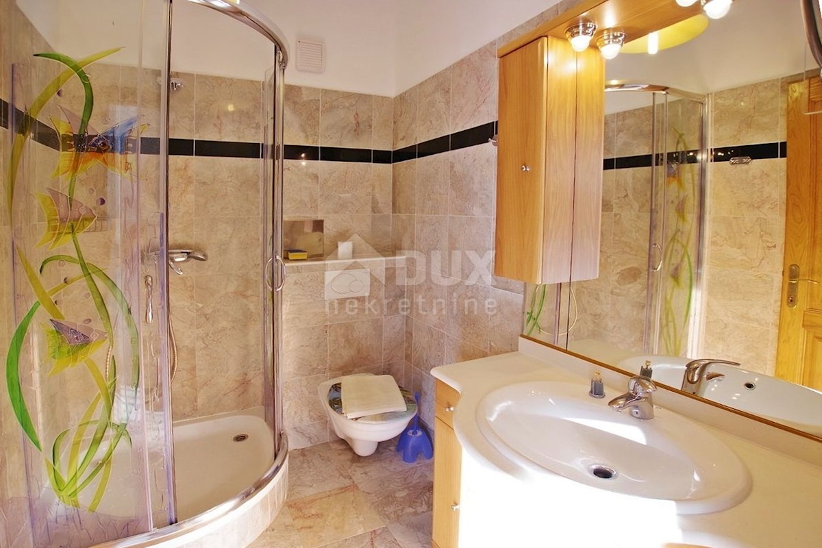 ISTRIA, RABAC - Spaziosa casa con piscina