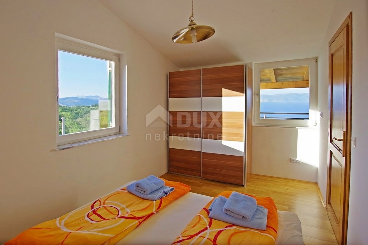 ISTRIA, RABAC - Spaziosa casa con piscina