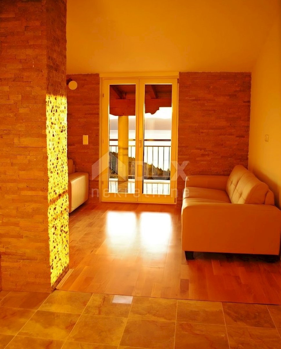 ISTRIA, RABAC - Spaziosa casa con piscina