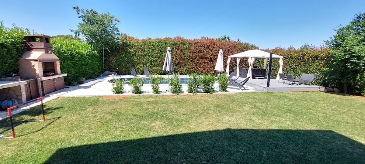 ISTRIA, LOBORIKA - Casa con piscina e ampio giardino