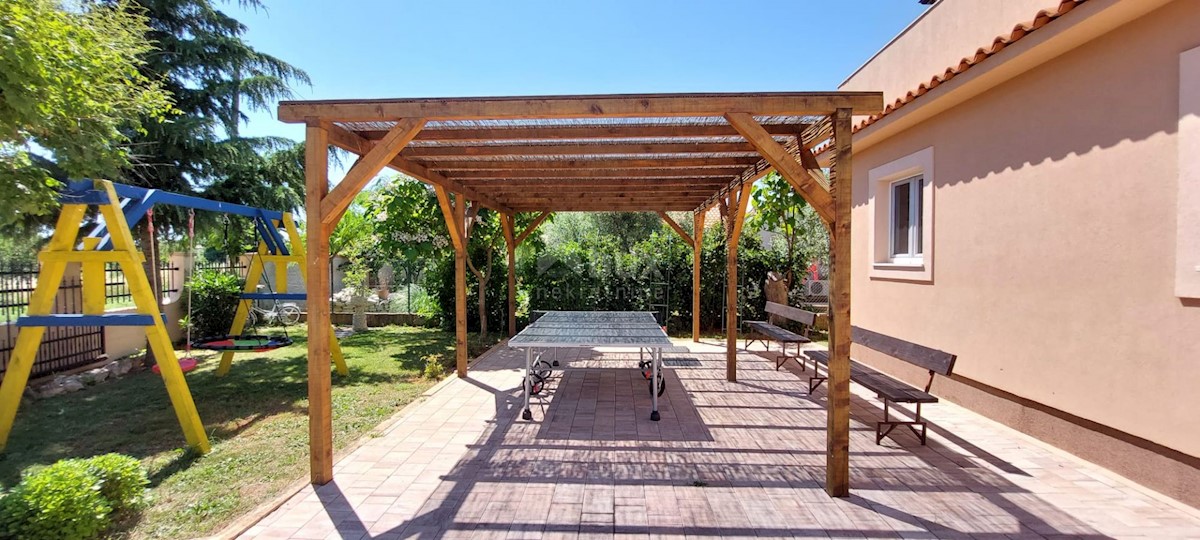 ISTRIA, LOBORIKA - Casa con piscina e ampio giardino