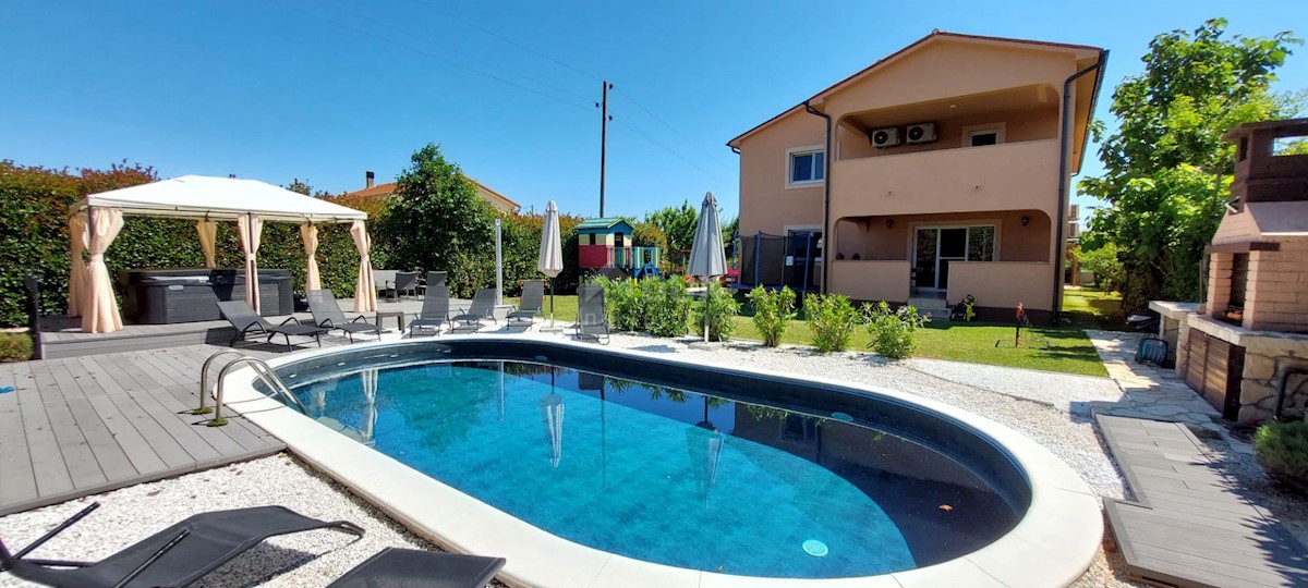 ISTRIA, LOBORIKA - Casa con piscina e ampio giardino