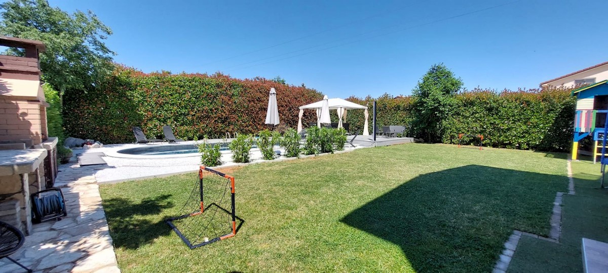 ISTRIA, LOBORIKA - Casa con piscina e ampio giardino