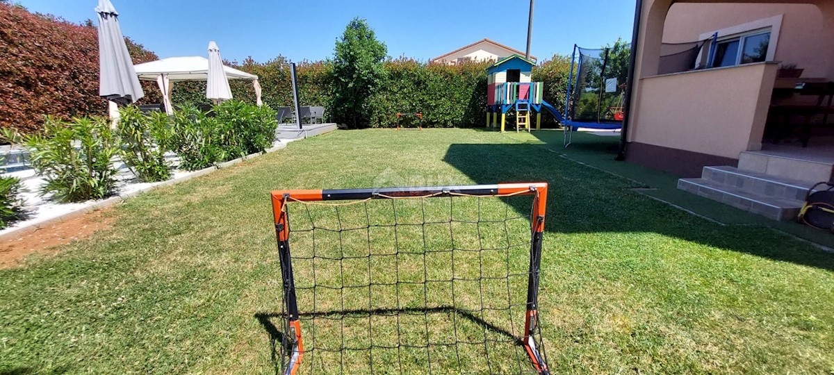 ISTRIA, LOBORIKA - Casa con piscina e ampio giardino