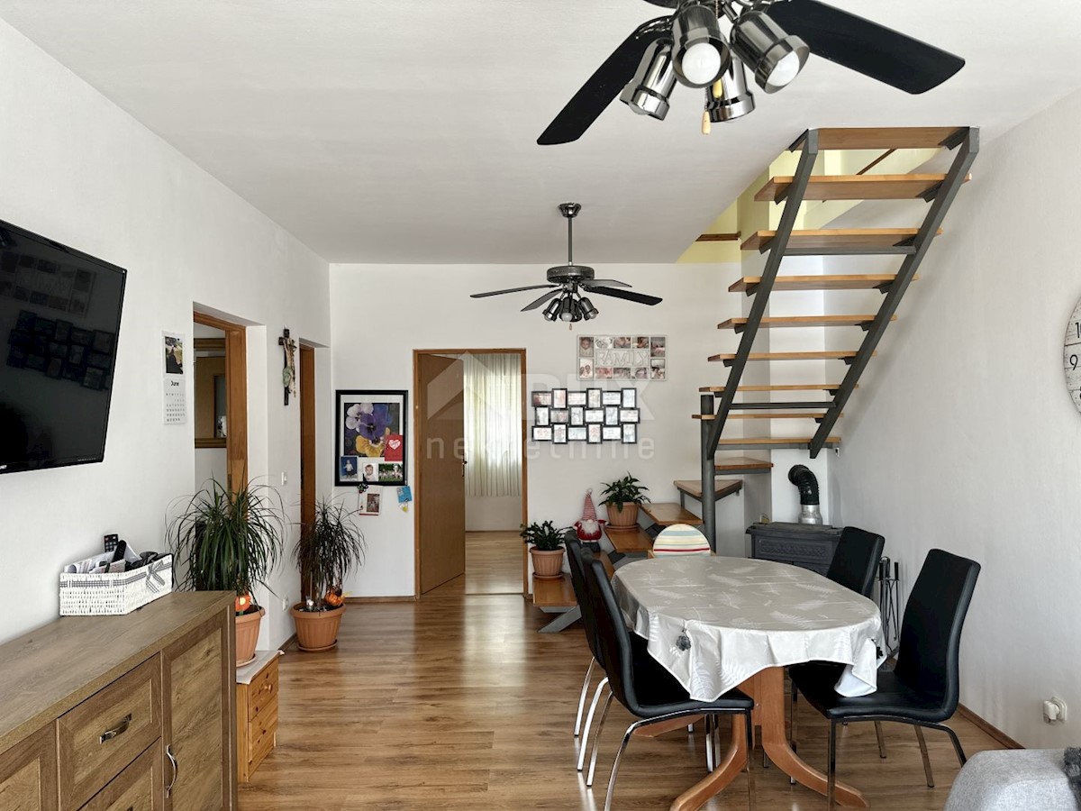 ISTRIA, NOVIGRAD - Appartamento su due piani vicino al centro città