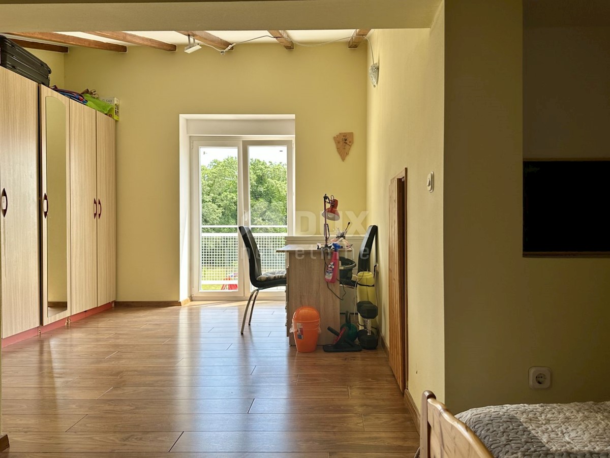 ISTRIA, NOVIGRAD - Appartamento su due piani vicino al centro città