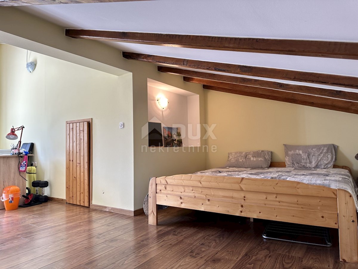 ISTRIA, NOVIGRAD - Appartamento su due piani vicino al centro città