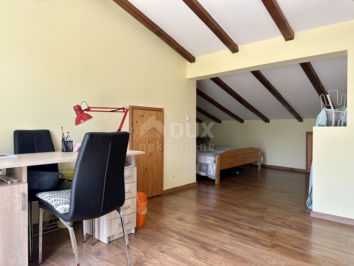 ISTRIA, NOVIGRAD - Appartamento su due piani vicino al centro città