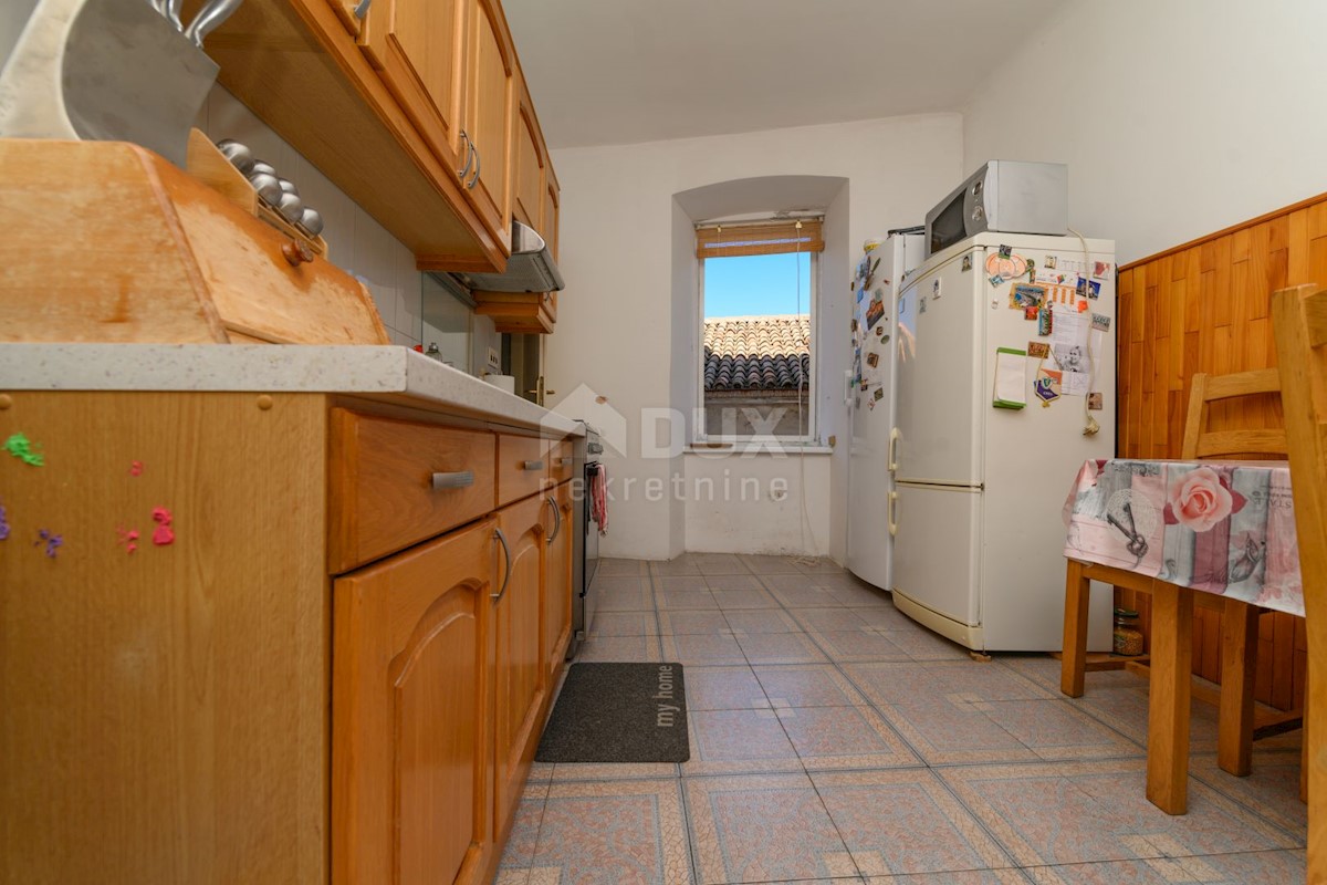 ISOLA DI CRES, CITTA DI CRES 3 camere da letto con vista incantevole PRIMA FILA DEL MARE